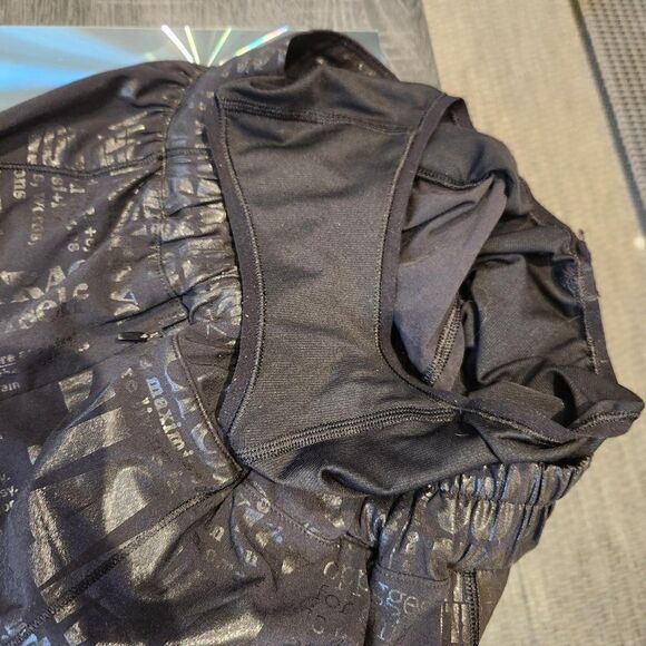 Lululemon Hotty Hot Short II *2.5" Manifesto - Picture 4 of 10